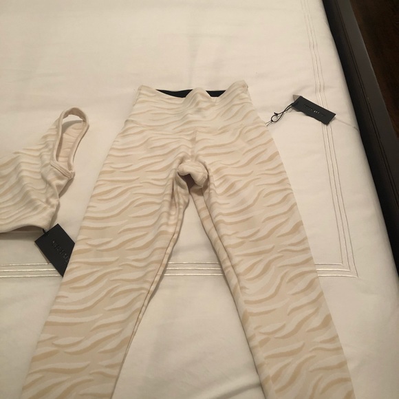 Strut This Set - Sand Dollar - Picture 3 of 6